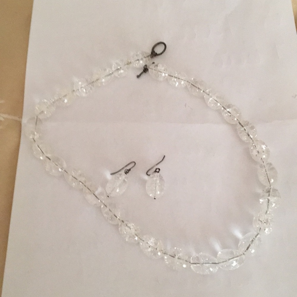 Cristal Necklace and earrings .